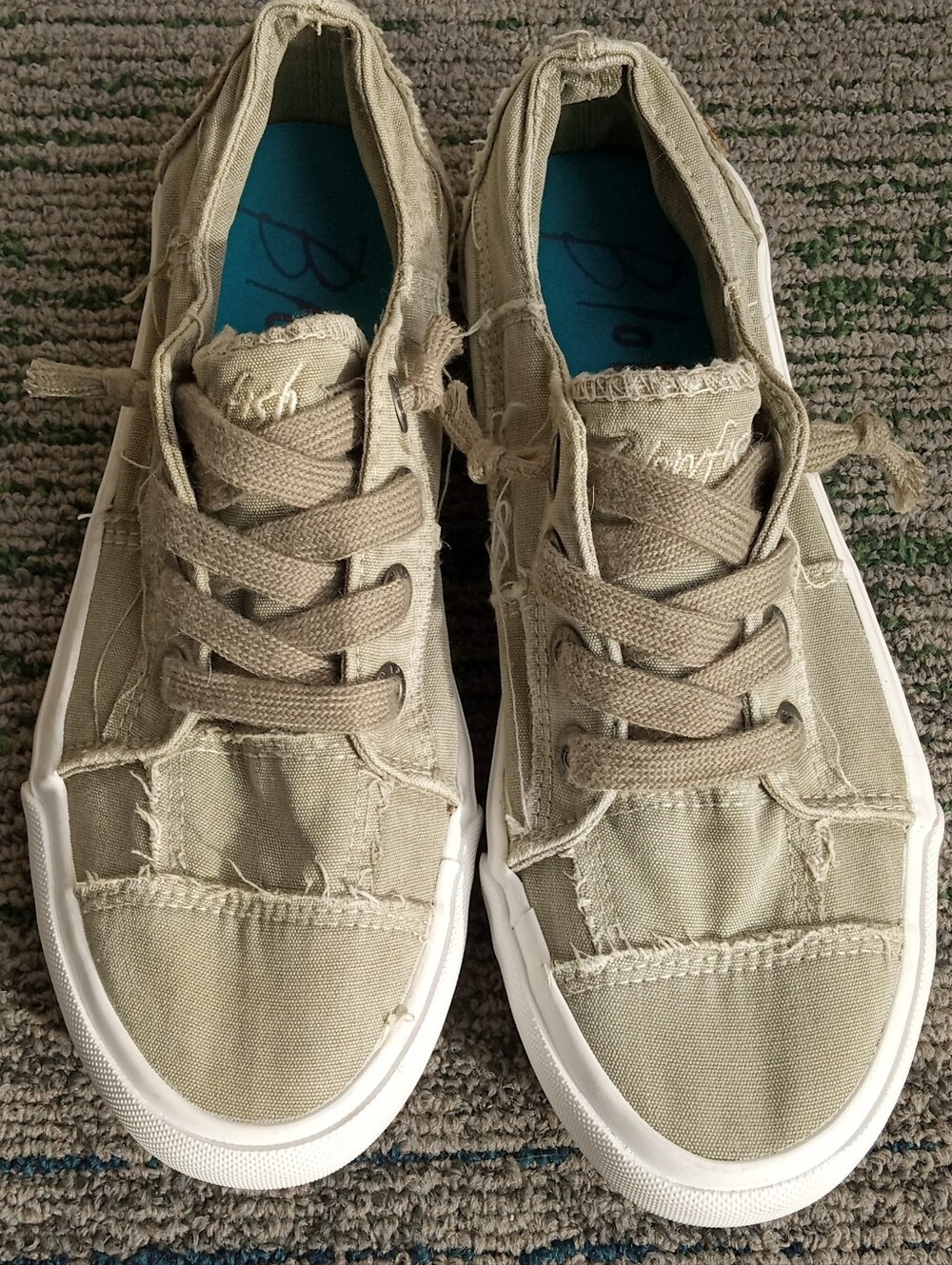 Women's Canvas Lace-Up Sneakers in Olive Green